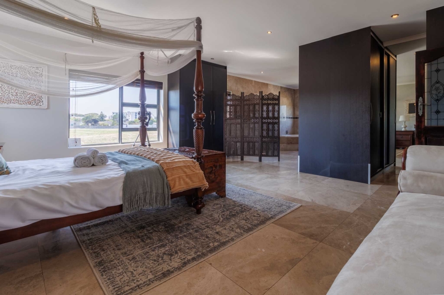 4 Bedroom Property for Sale in Flamingo Vlei Western Cape